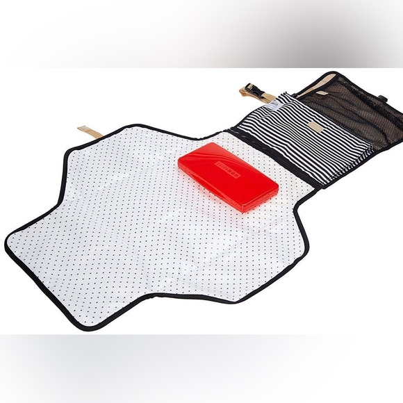 Skip Hop Portable Baby Changing Pad: Wipe Clean Mat with wipes dispenser - Picture 4 of 5